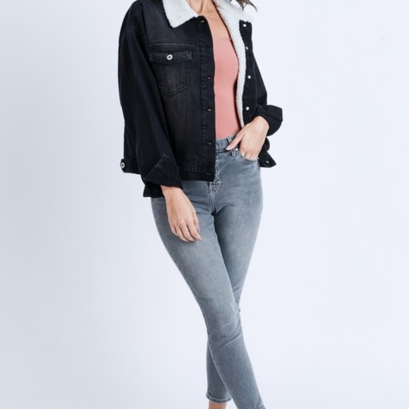 ⭐️ END OF WINTER SALE BLACK SHERPA DENIM JACKET - Picture 4 of 8